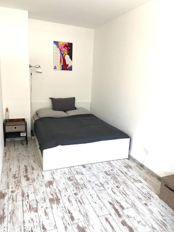 Residence Park Lovely Apartman With Private Parking Kysucke Nove Mesto Exterior foto